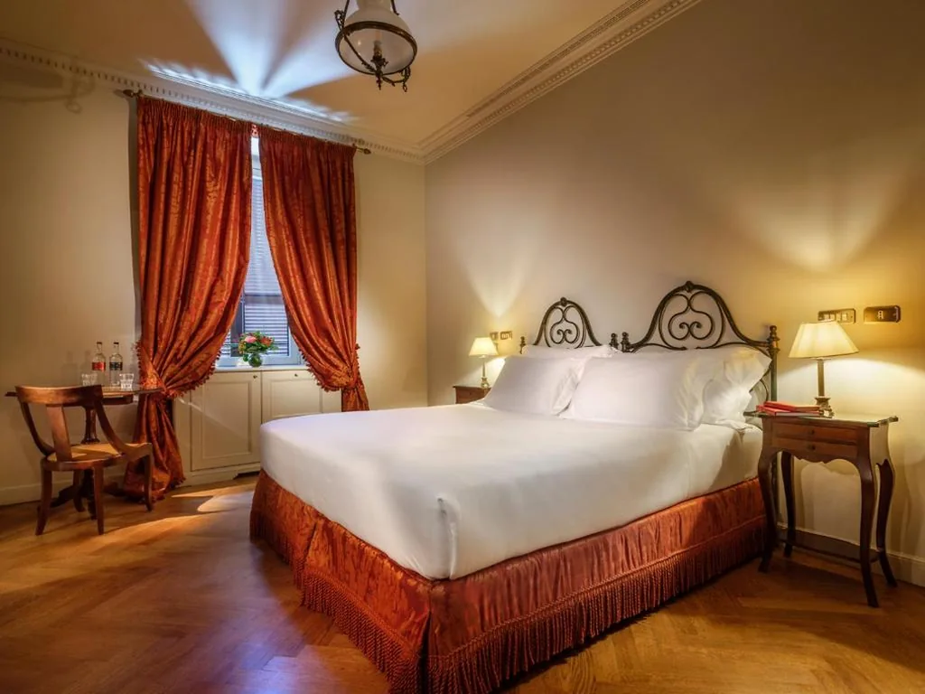 Camera Superior Matrimoniale/Doppia con Letti Singoli — Hotel Locarno