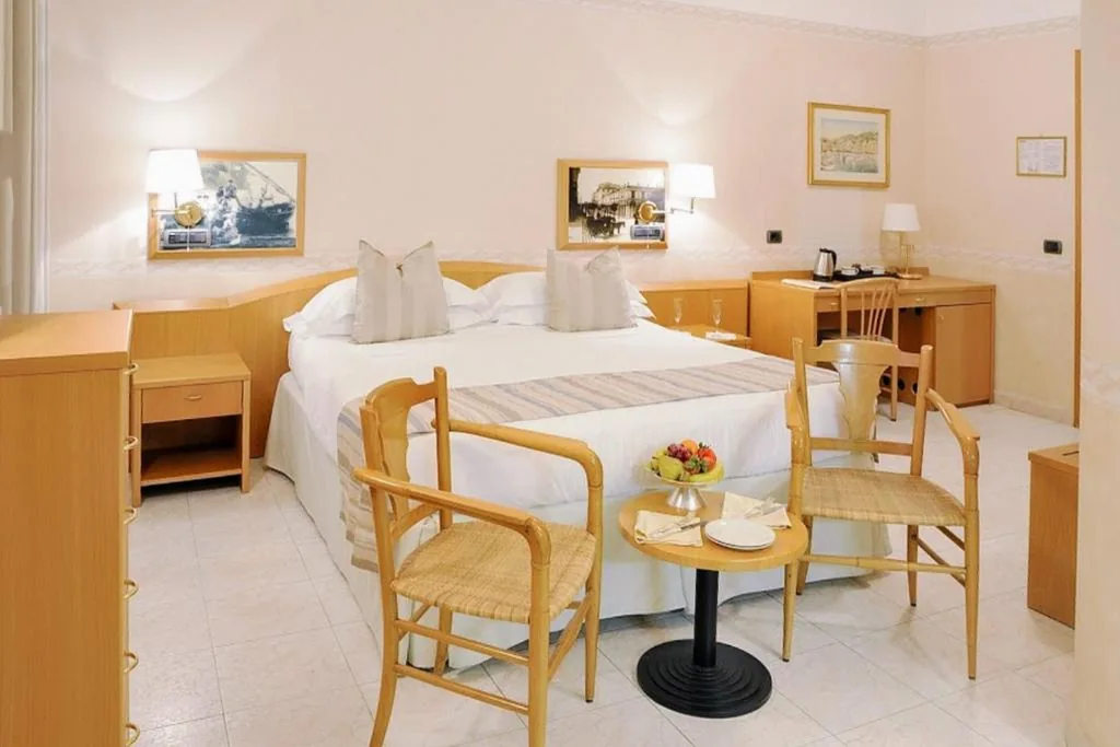 Camera Superior Matrimoniale/Doppia con Letti Singoli — Hotel Monte Rosa