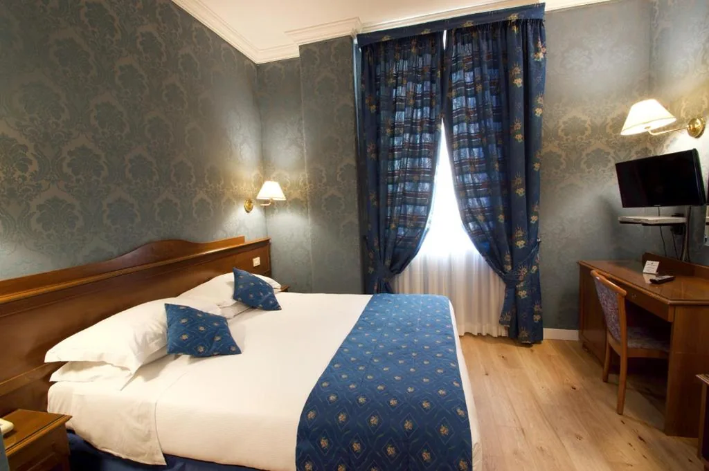 Camera Superior Matrimoniale/Doppia con Letti Singoli — Hotel Montecarlo