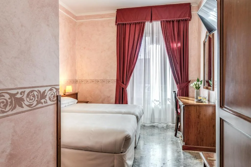 Camera Superior Matrimoniale/Doppia con Letti Singoli — Hotel Orazia