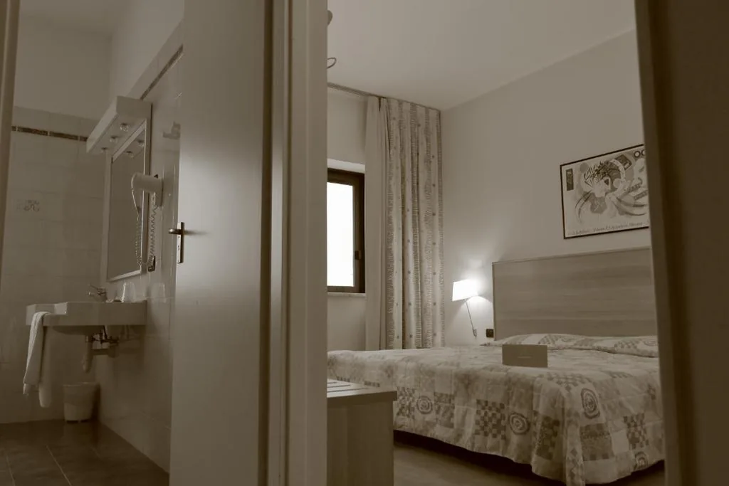 Camera Superior Matrimoniale/Doppia con Letti Singoli — Hotel Romanisio