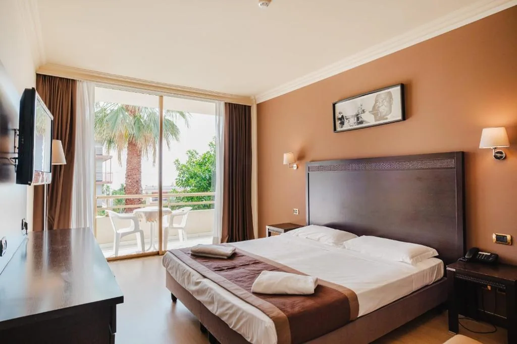 Camera Superior Matrimoniale/Doppia con Letti Singoli con Vista Giardino — Nyala Suite Hotel