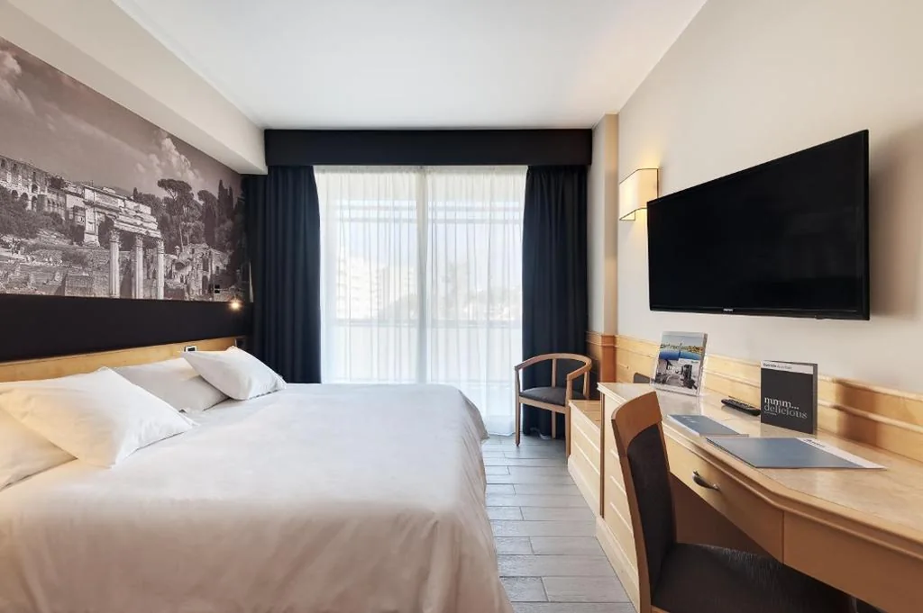 Superior Double/Twin Room with Balcony — Occidental Aran Park