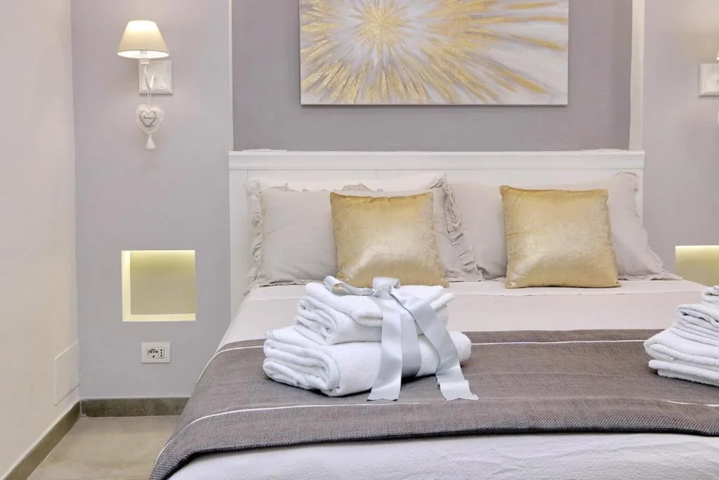 Superior Double/Twin Room with Terrace — Roman Holiday Suites