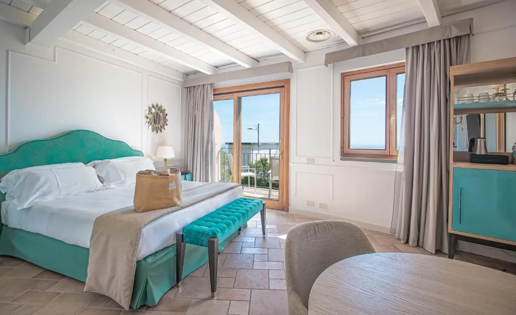 Superior Double or Twin Room with Partial Sea View — Golfo dei Poeti Relais & Spa