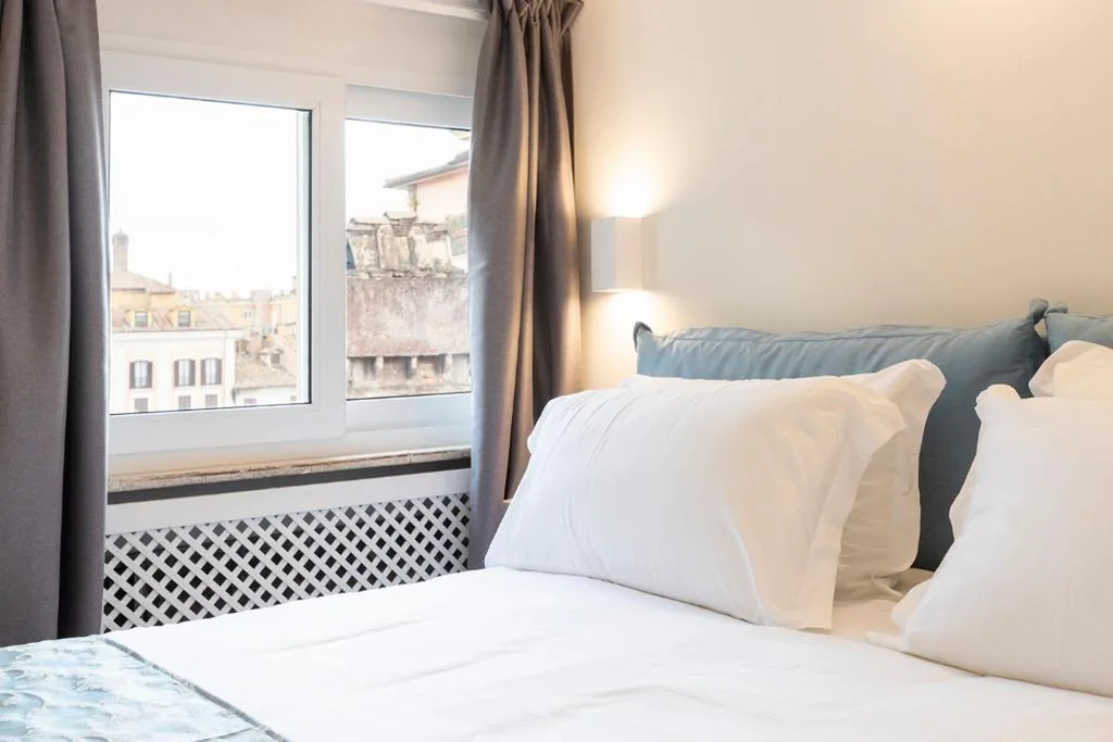 Camera Superior Matrimoniale o Doppia con Letti Singoli - Mansarda — Pantheonview – Luxury Suites