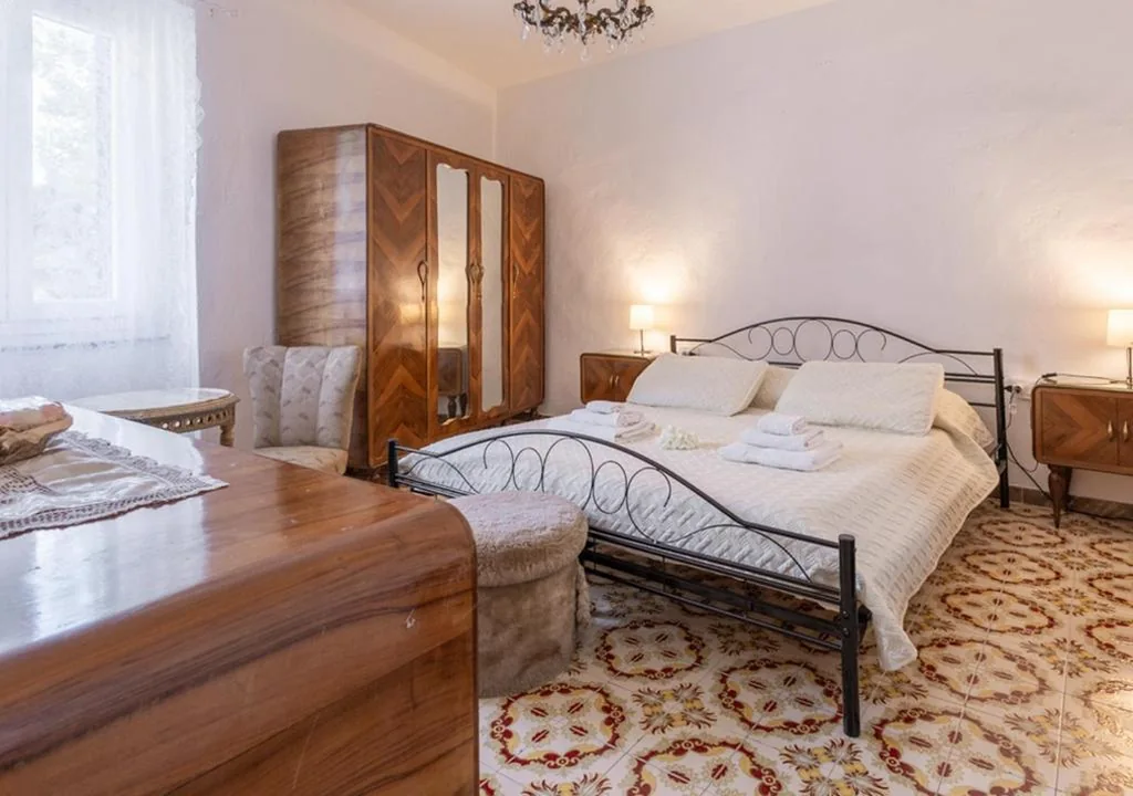 Room between the Cinque Terre, Camogli and Portofino. Valley view and glimpse of the sea on the horizon — foto 4