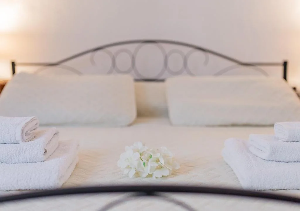 Room between the Cinque Terre, Camogli and Portofino. Valley view and glimpse of the sea on the horizon — foto 5