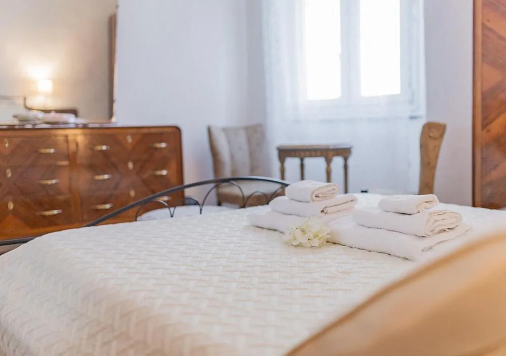 Room between the Cinque Terre, Camogli and Portofino. Valley view and glimpse of the sea on the horizon — foto 6