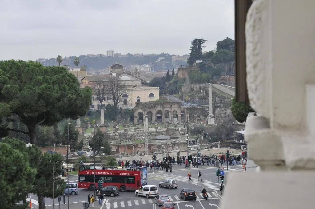 Triple Room — 2 Passi Al Colosseo B&B
