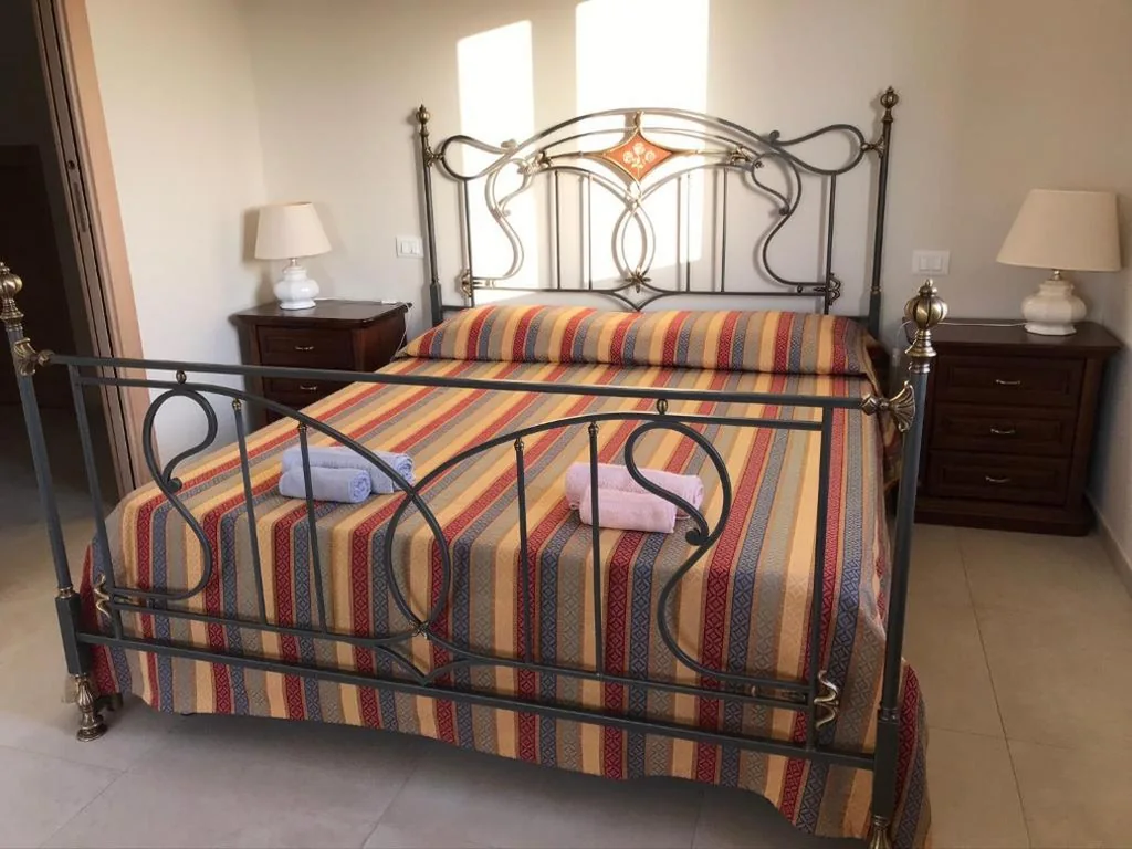 Camera Tripla — B&B Bee