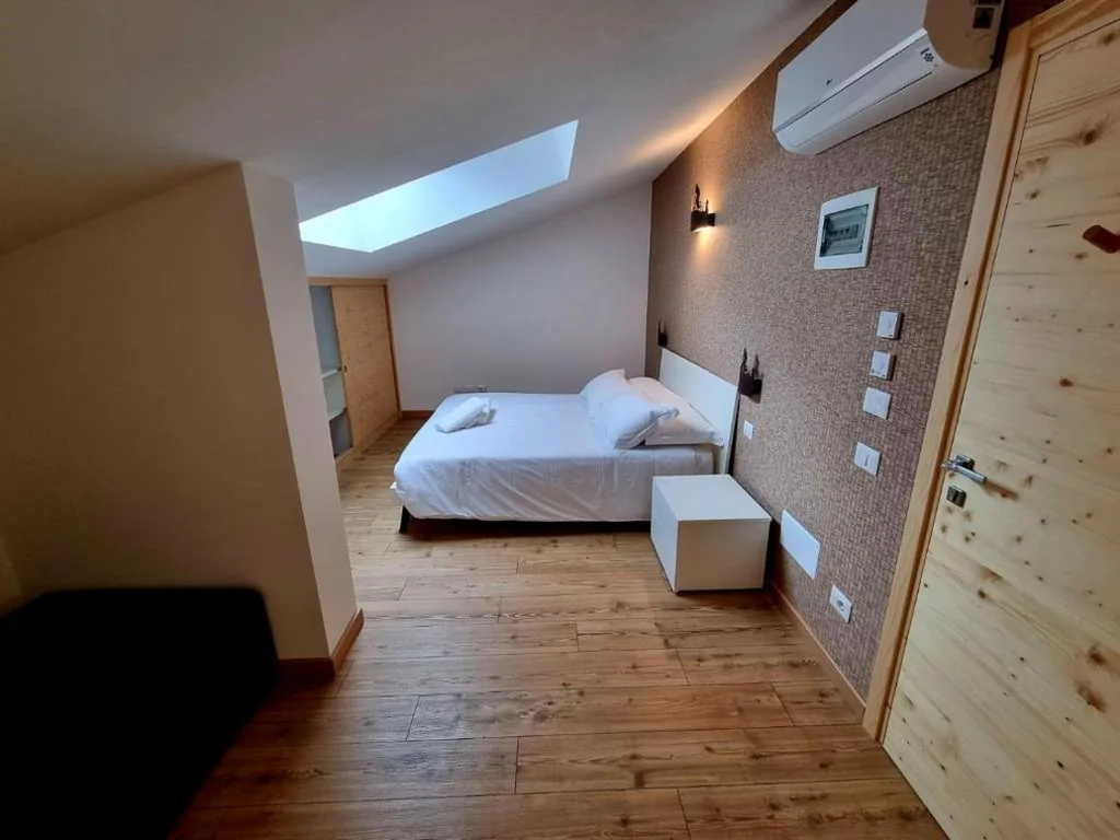 Camera Tripla — Baita Motti