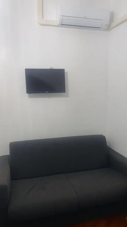 Camera Tripla Basic con Bagno in Comune — Domus Filiberto by Local Domus
