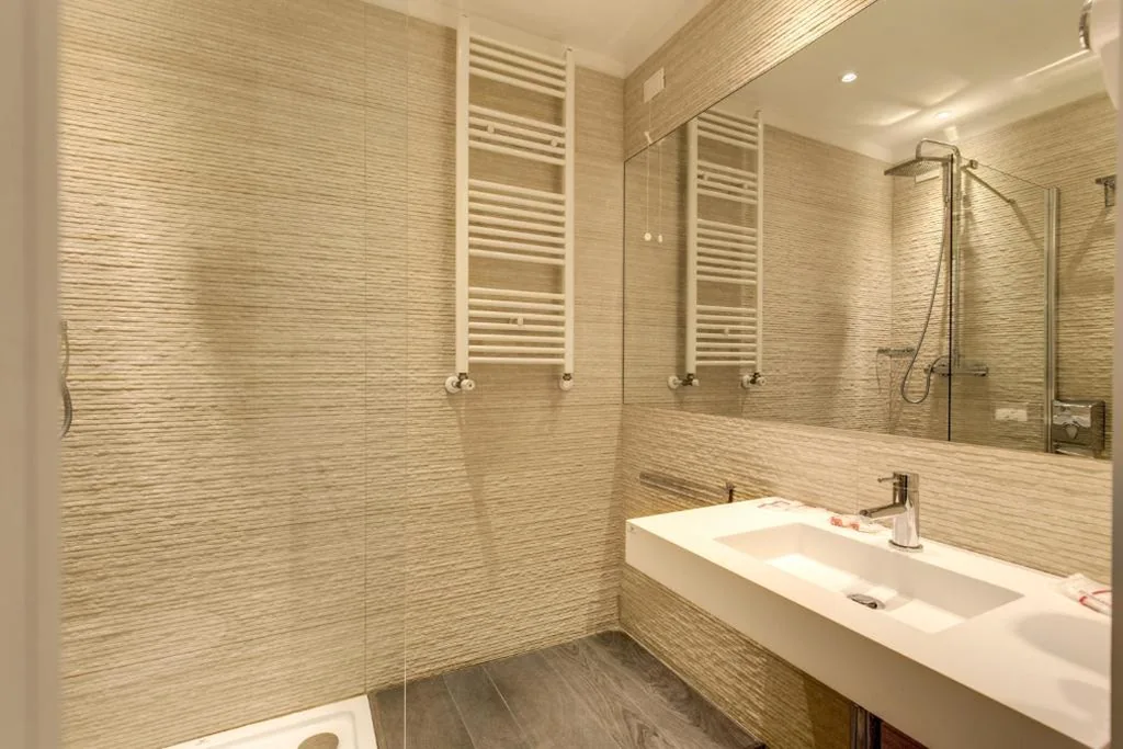 Basic Triple Room — ECCE ROMA