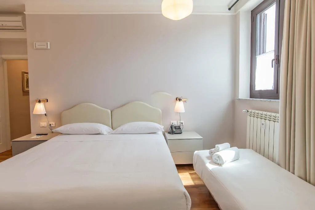 Basic Triple Room — HOTEL DELLE CIVETTE