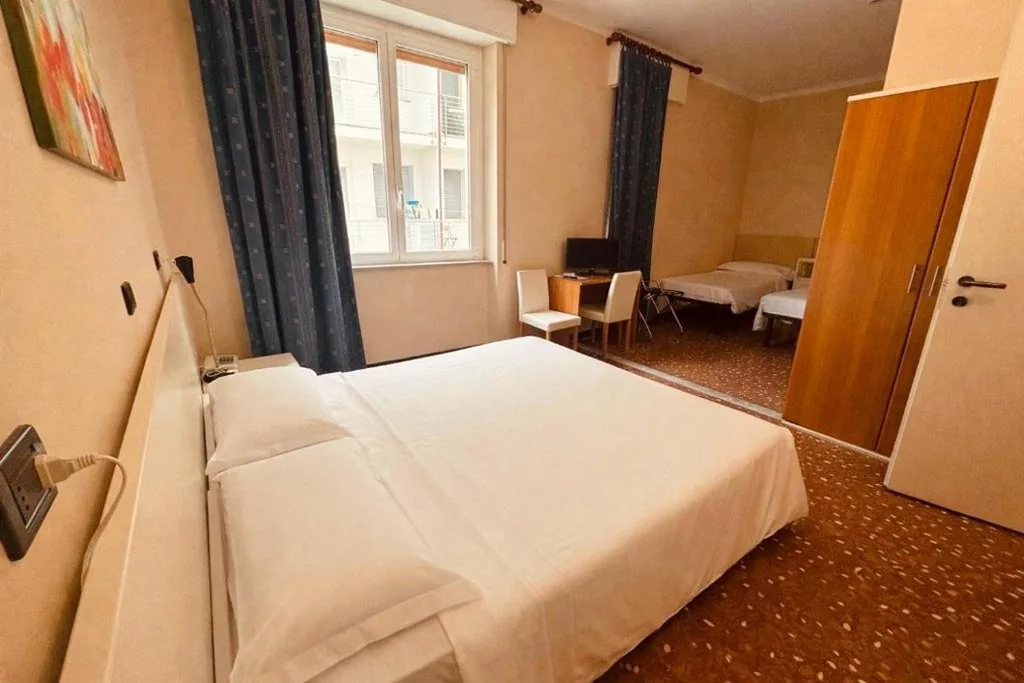 Basic Triple Room — Hotel Elisabetta