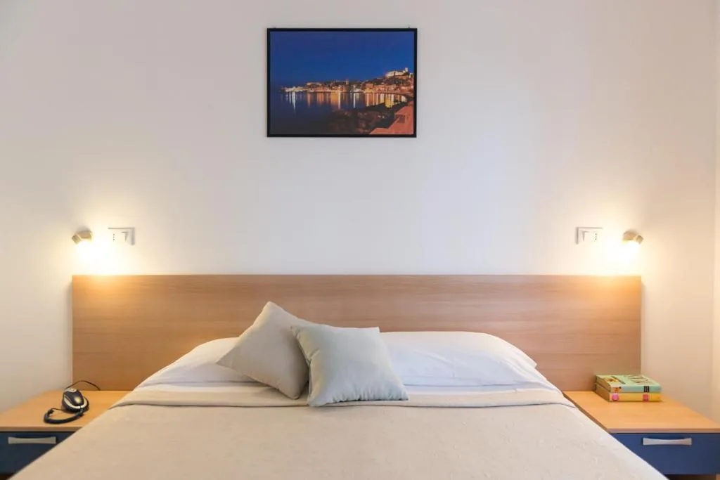 Camera Tripla Basic — Hotel Viola