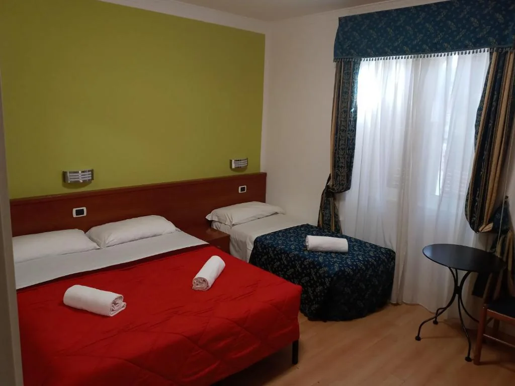 Basic Triple Room — La Casa Dell’Arte