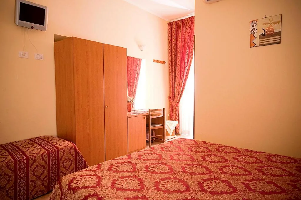 Basic Triple Room — Parioli House