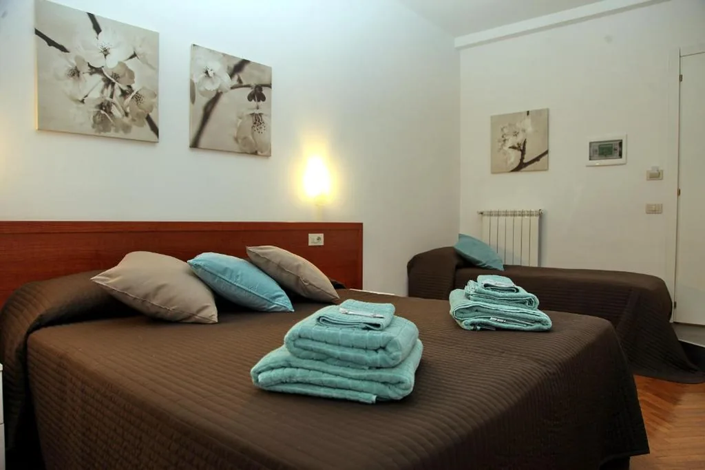 Basic Triple Room — Roma Trastevere Relais Guest House