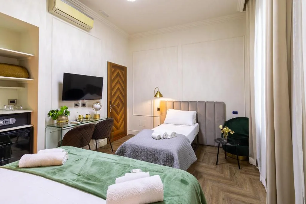 Triple Room — Best Room Catone 21