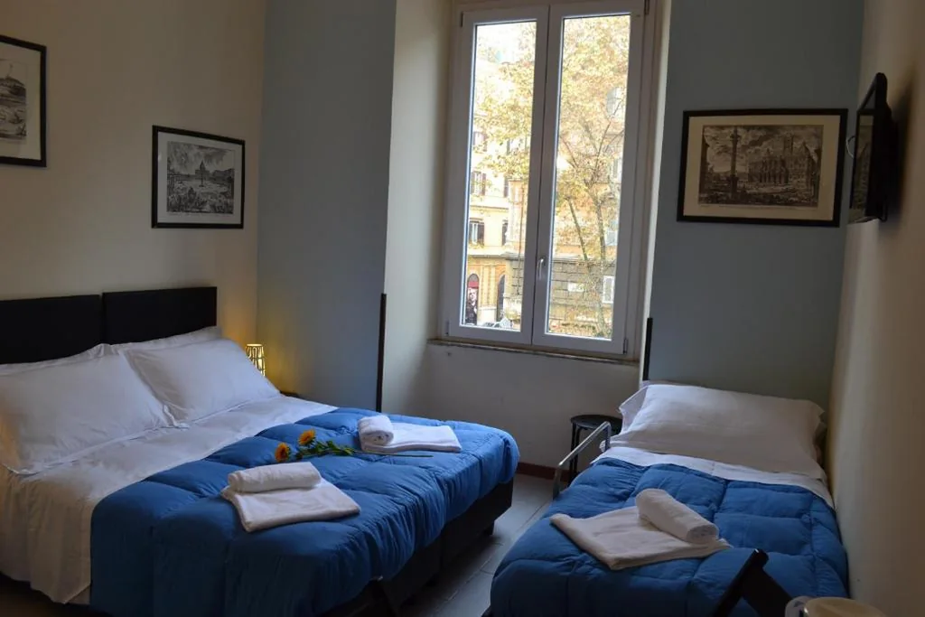 Budget Triple Room — Enjoy Roma