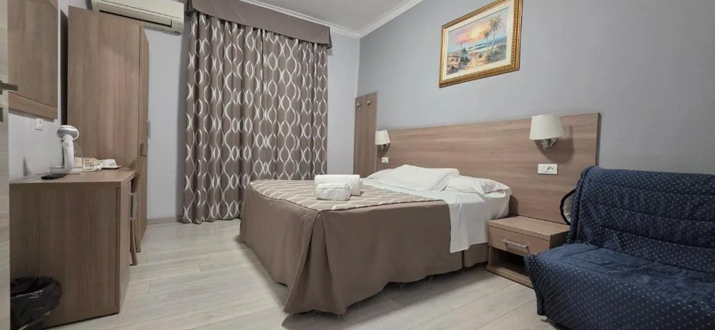 Camera Tripla Budget — HC Accomodation Corallo