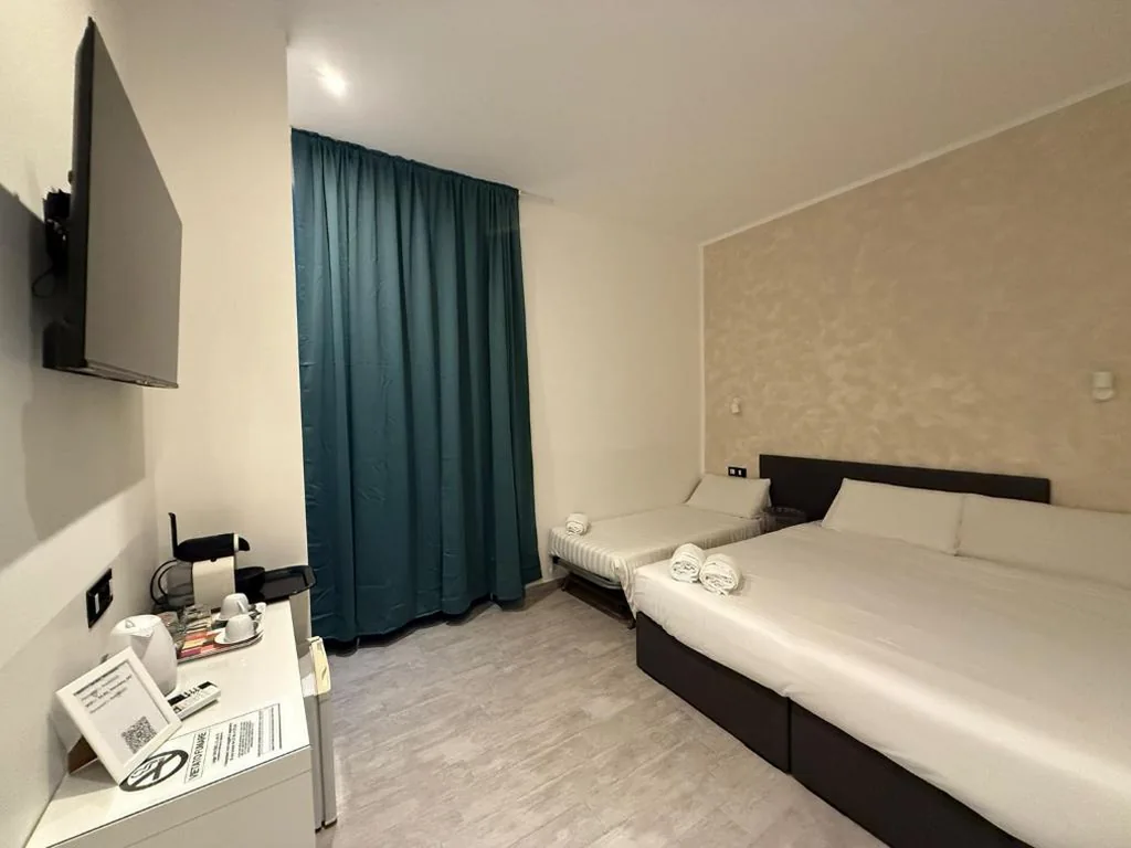 Camera Tripla Budget — Relais Merulana Guest House