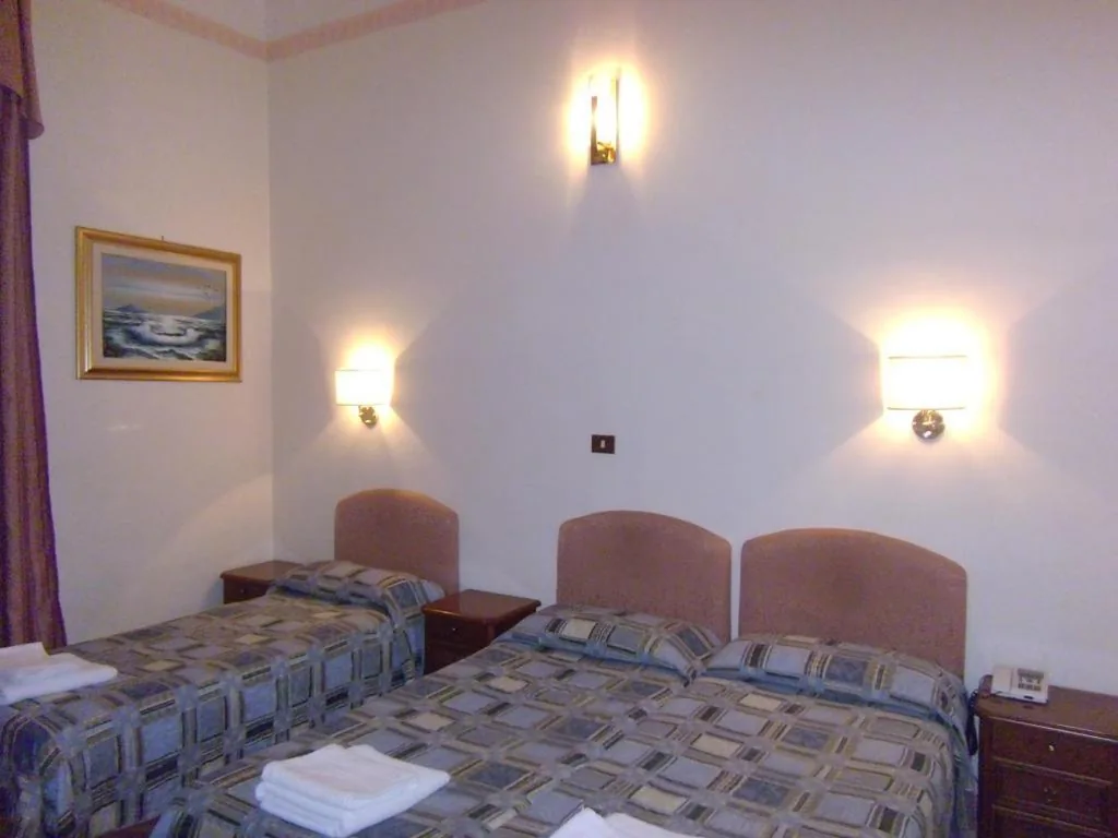 Camera Tripla — Cambridge Hotel