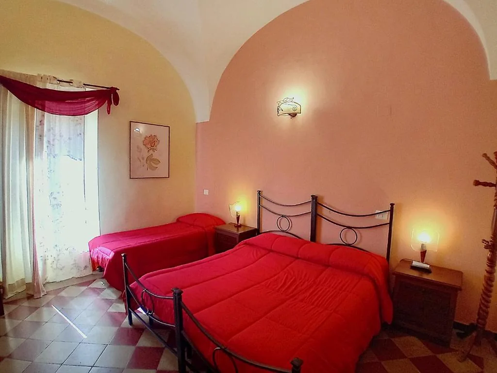 Camera Tripla — Camere Del Re