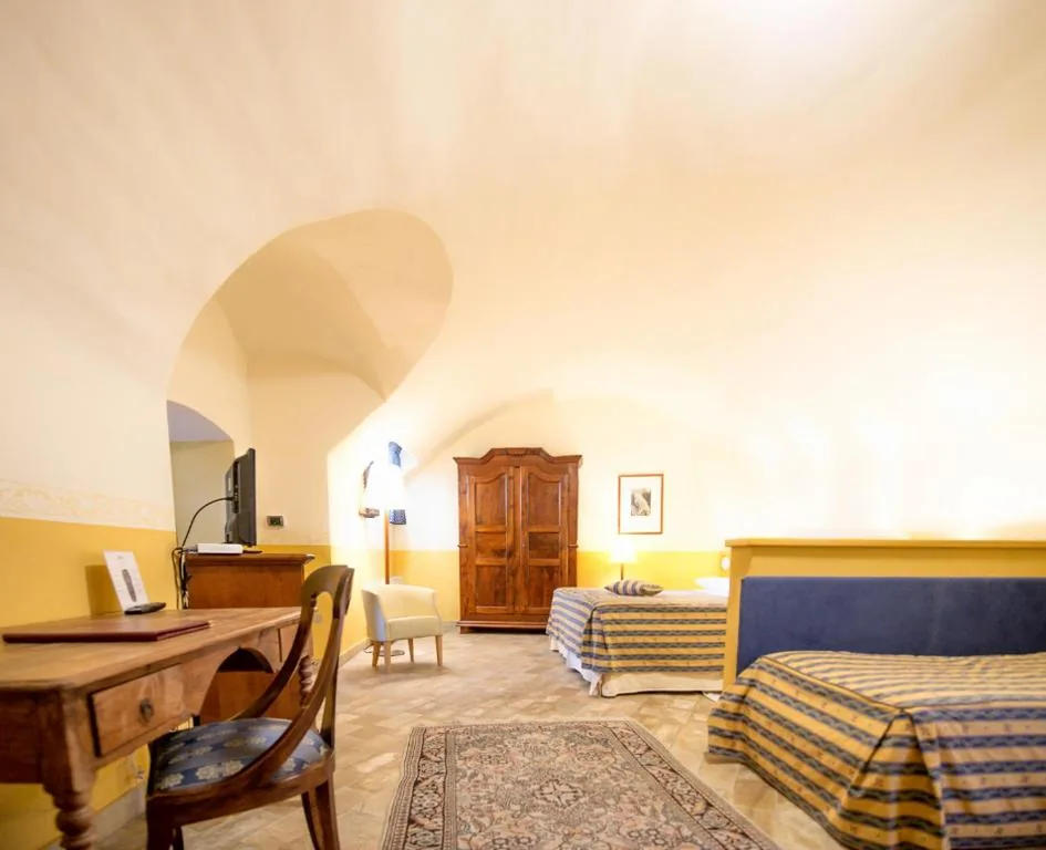 Triple Room — Castello Rosso