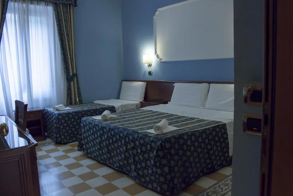 Camera Tripla — Clara Domus