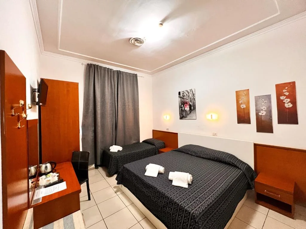 Camera Tripla Classic — Alius and Freerome Hotel