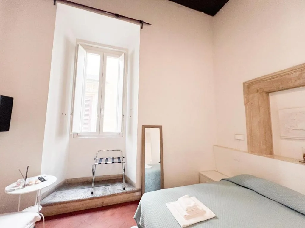 Classic Triple Room - Separate Building — Flowers Apartments Rome City Center