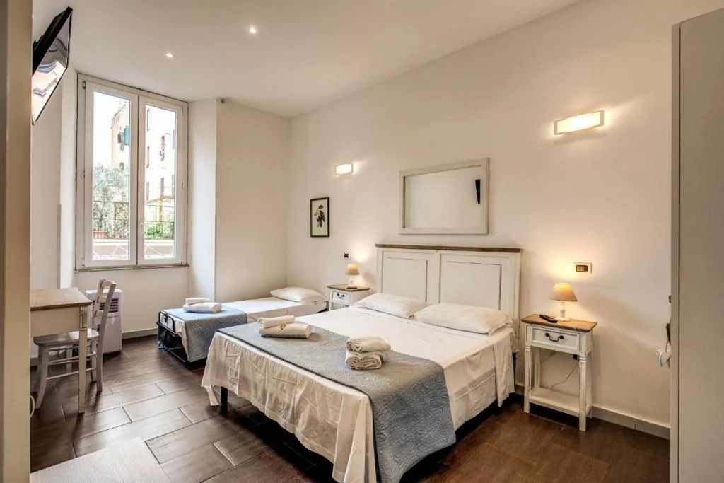 Camera Tripla Classic — GuestHouse o Affittacamere La civetta di Trastevere