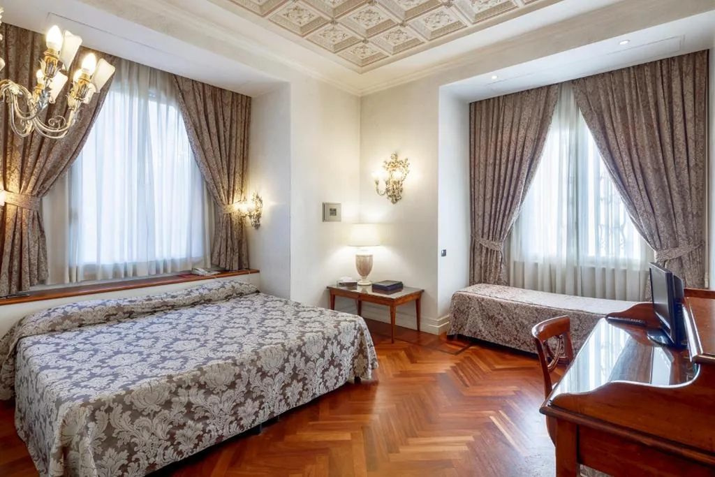 Classic Triple Room — Hotel Aventino
