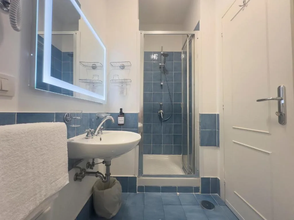 Classic Triple Room — Hotel Chiaia Di Luna