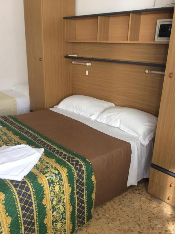 Camera Tripla Classic — Hotel Gino