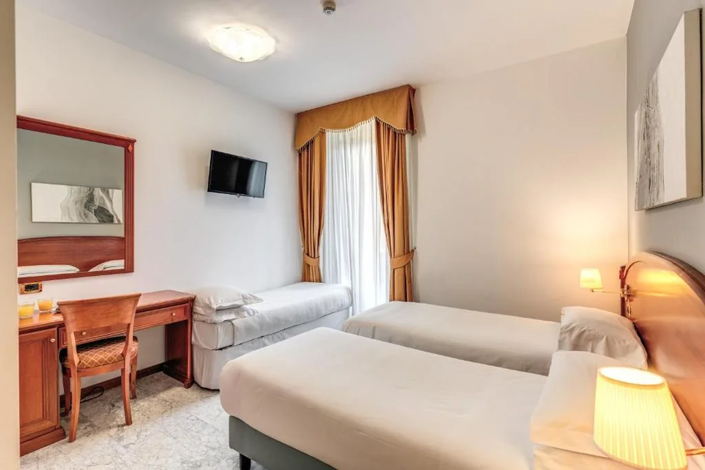 Camera Tripla Classic — Hotel Orazia