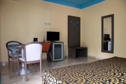 Classic Triple Room — Hotel Villa Aurora