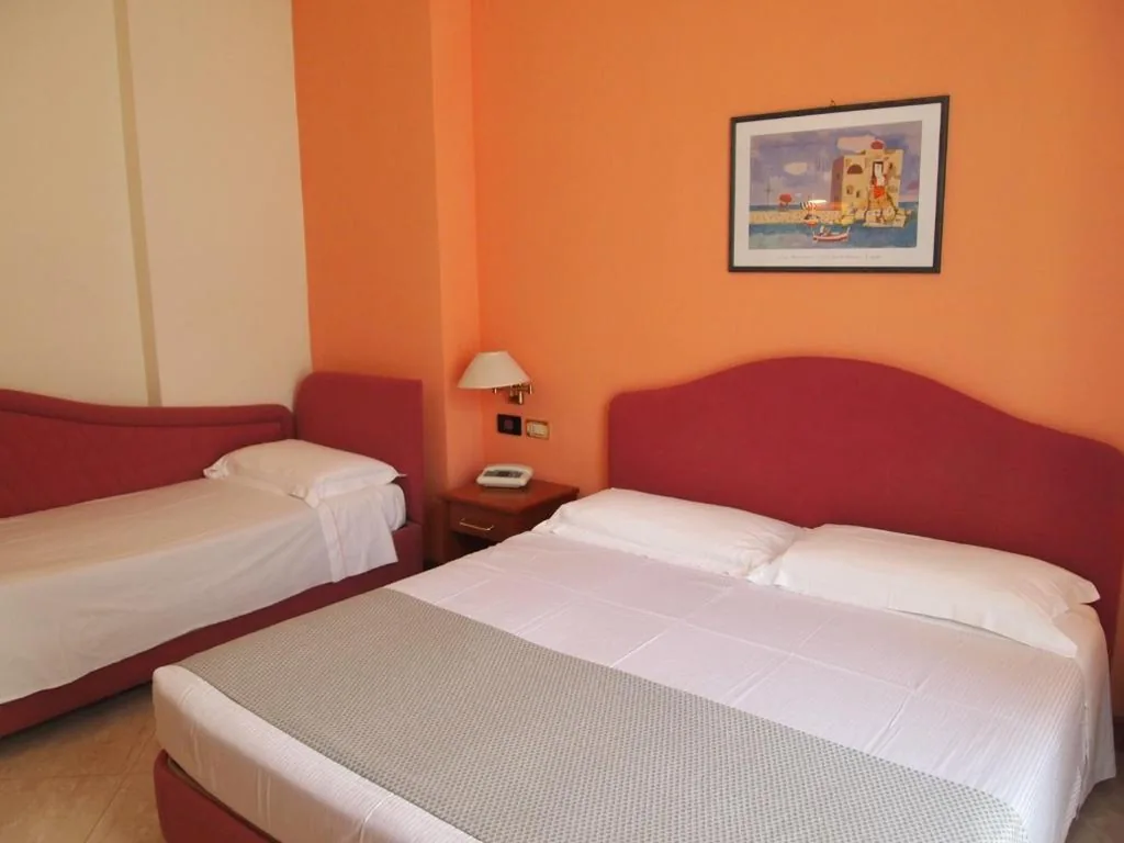 Classic Triple Room — Piccolo Hotel