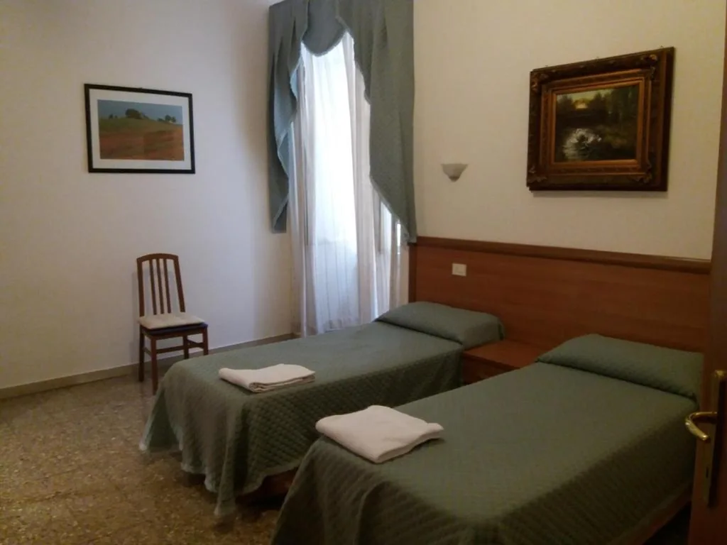Camera Tripla Classic — Ritmo Blues Guest House
