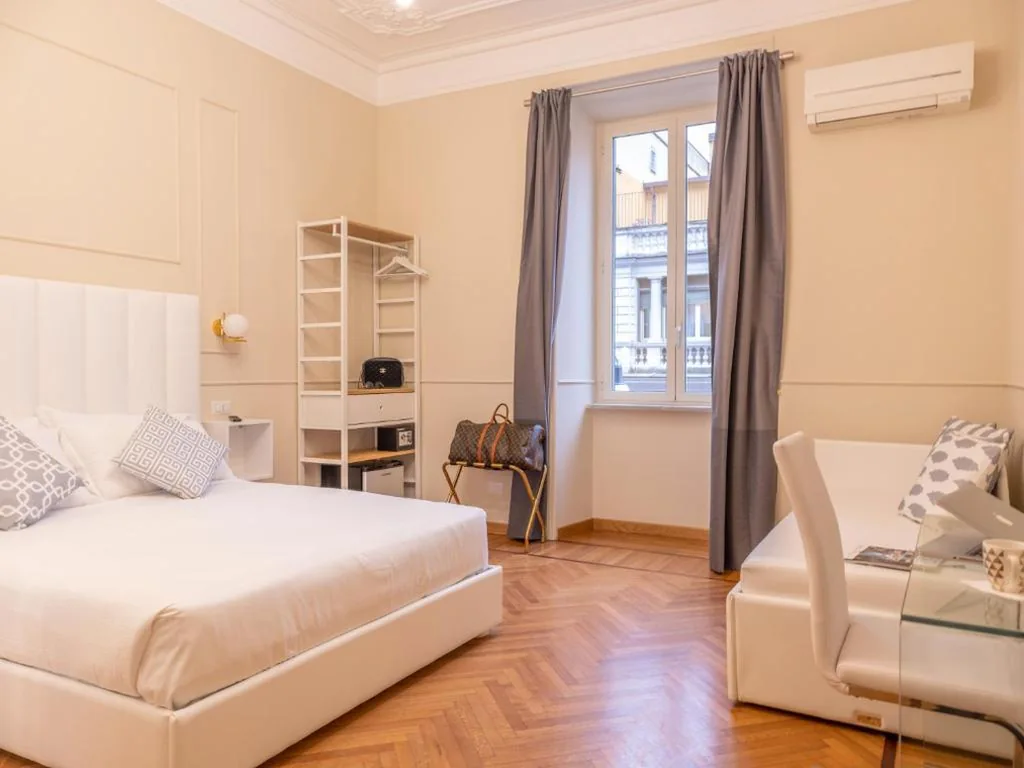 Camera Tripla Classic — Vatican Palace Suites by Premium Suites Collection
