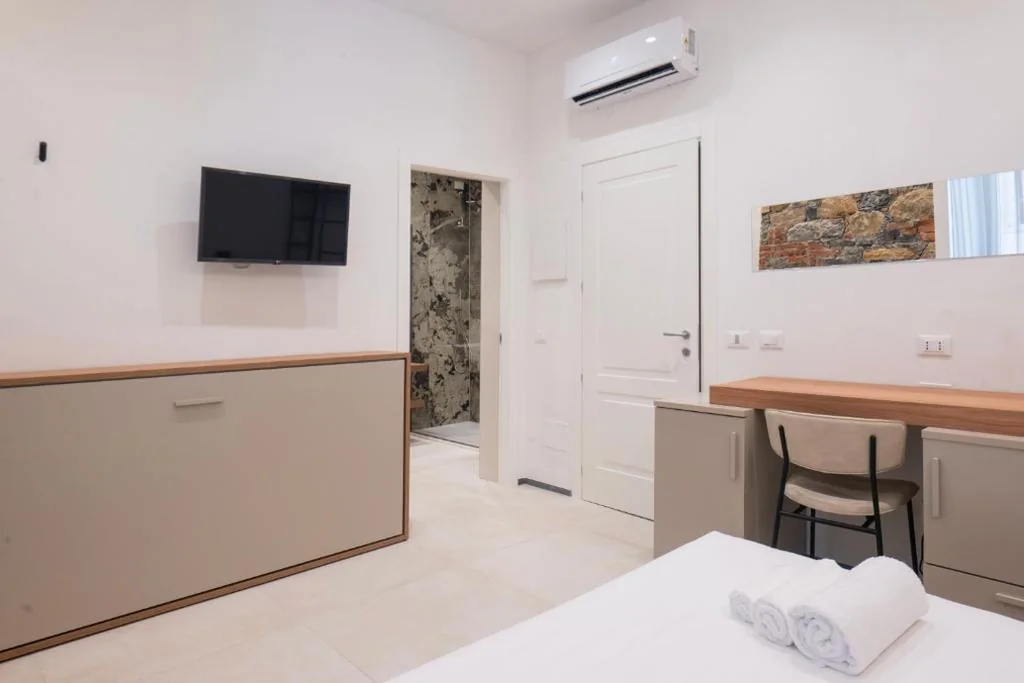 Camera Tripla Comfort — Affittacamere Saint Bon 15 – 5 Terre Rooms and Suites
