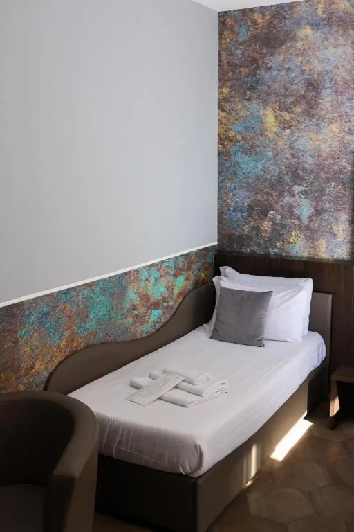Camera Tripla Comfort — Bramble Luxury Suites
