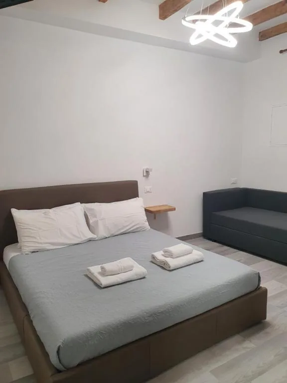 Camera Tripla Comfort con Doccia — 5 Terre Station Rooms