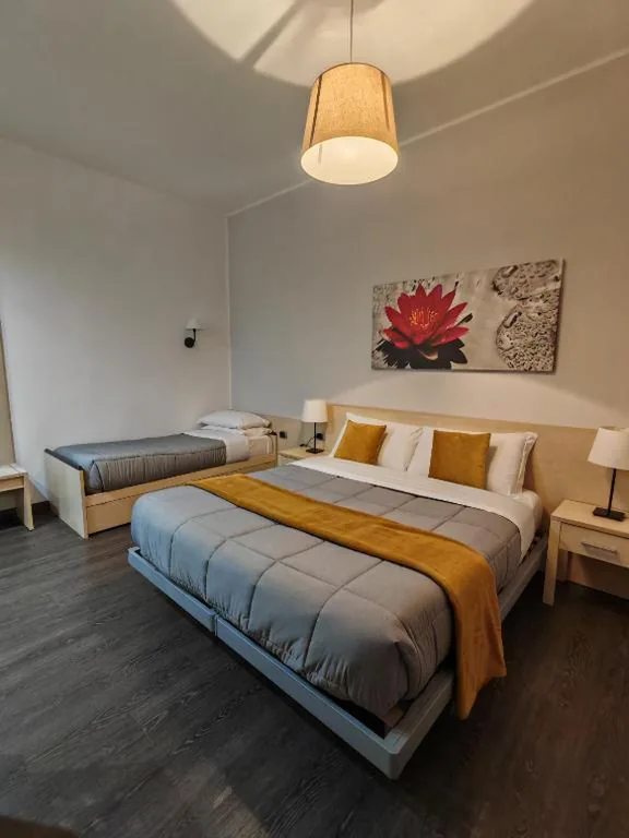 Camera Tripla Comfort con Doccia — AD 111 ColaDiRienzo Rooms – by AD Roma