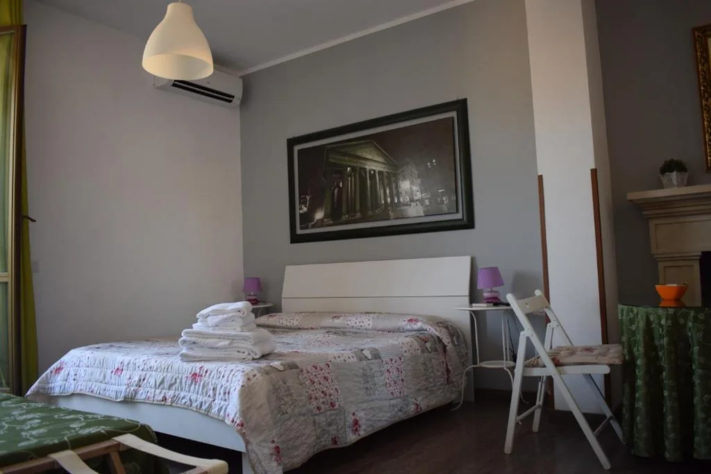 Comfort Triple Room with Shower — B&B Lost in Rome
