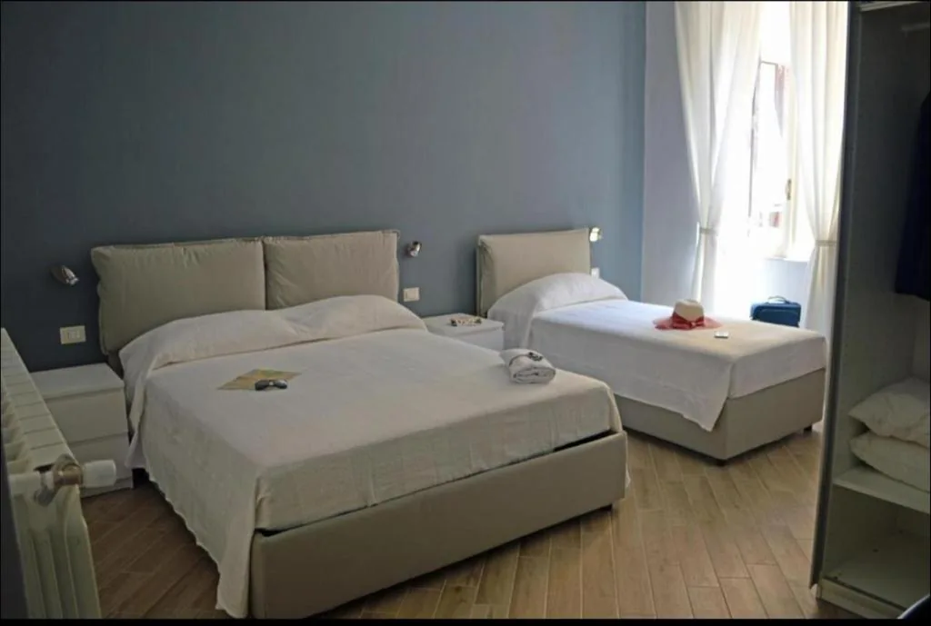 Comfort Triple Room with Shower — Colosshouse guest house