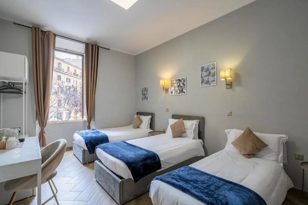Comfort Triple Room with Shower — Giusi Rooms – Aetheria Esquilinus Guesthouse